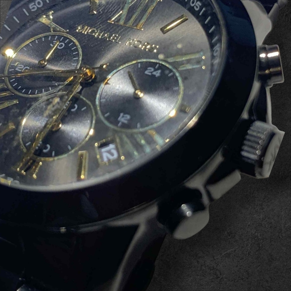 Michael Kors Black and Gold Chronograph Watch Michael Kors 6302 - Picture 1 of 8